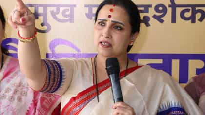 चित्रा वाघ यांनी विजय वडेट्टीवारांची काढली अक्कल, हे तुमच्या नीच...