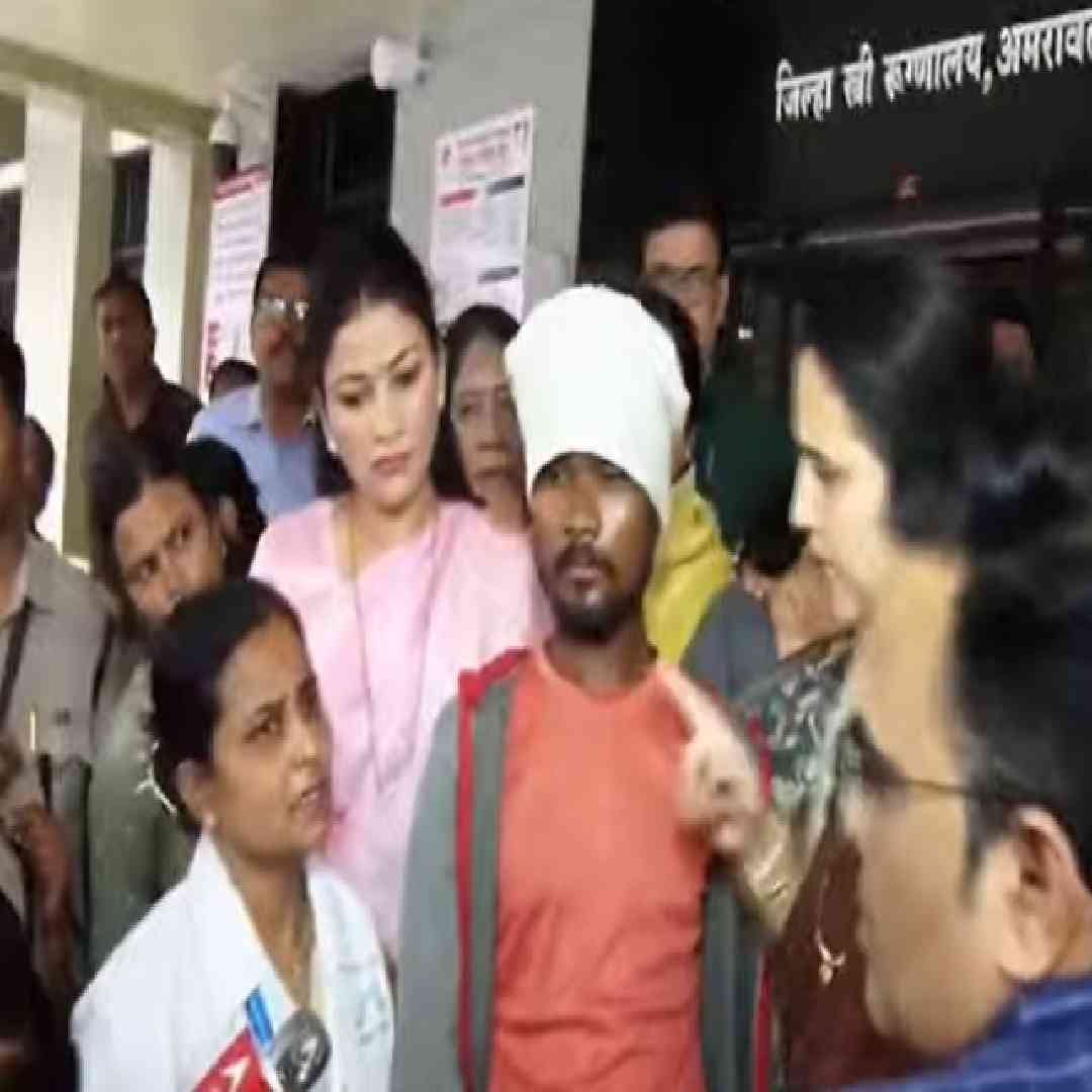 तिथल्या एका नर्सला चित्रा वाघ यांनी विचारलं, कोण बघतं इथे. नर्सने प्रांजली मॅडमचं नाव घेतलं. कोण आहे प्रांजली मॅडम?. तिला माहितीय का ही बाई इथे बाळाला घेऊन का बसली आहे?. या माणसाला सांगितलं डिझेल नाहीय. काय करायचं त्यांनी? तुम्हाला माहिती नाही, तुम्हाला माहिती नाही, तुम्हाला माहित नाही, आधी रुग्णावाहिकेत बसवा यांना. त्या गरजू रुग्णांना रुग्णवाहिका मिळवून दिली.