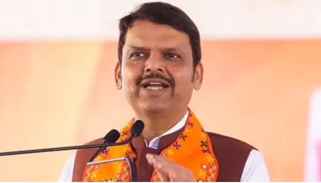 दुसरीकडे बोलताना मुख्यमंत्री देवेंद्र फडणवीस यांच्याकडे दैवी शक्ती आहे. वयाच्या 27 व्या वर्षी ते महापौर होते. ज्य महापौर परिषदेचे ते अध्यक्ष होते, असंही यावेळी चंद्रकांत पाटील यांनी सांगितलं.   