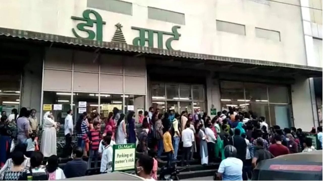डिमार्टमध्ये कितीही जा तिथे तुम्हाला ऑफर कायमच मिळेल.डिमार्टकडून अनेक गोष्टींवर ऑफर दिली जाते. त्यामध्येच आता डिमार्टमध्ये एका महत्वाच्या गोष्टींवर मोठी ऑफर मिळत आहे.
