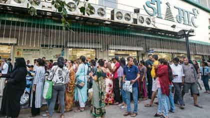 99 रुपयांची ही गोष्ट खरेदी करण्यासाठी डिमार्टमध्ये ग्राहकांची झुंबड...