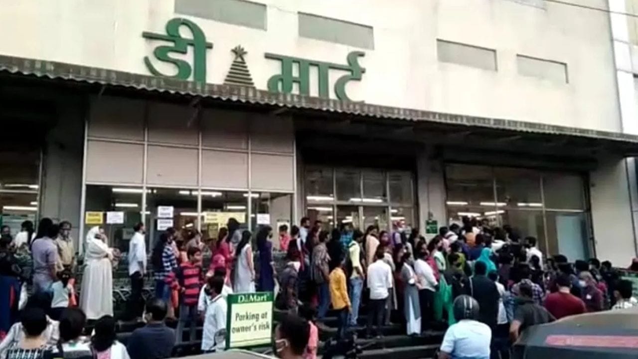 99 रूपयांमध्ये अगदी महागड्या वस्तू मिळणार आहेत. ज्यामुळे पैशांची मोठी बचत आरामात होईल.जर पैसे वाचवायची असतील तर उद्या डिमार्टमध्ये खरेदीसाठी ताबडतोब जा.