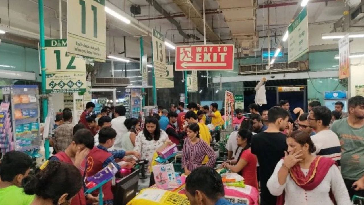 15 ऑगस्टनिमित्त 99 रूपयांमध्ये अनेक वस्तू डिमार्टमध्ये मिळत आहेत.ही ऑफर फक्त आणि फक्त उद्यापर्यंतच आहे.ही एक ग्राहकांसाठी मोठी संधी आहे. स्टिलची भांडी देखील 99 रूपयांमध्ये मिळत आहेत.
