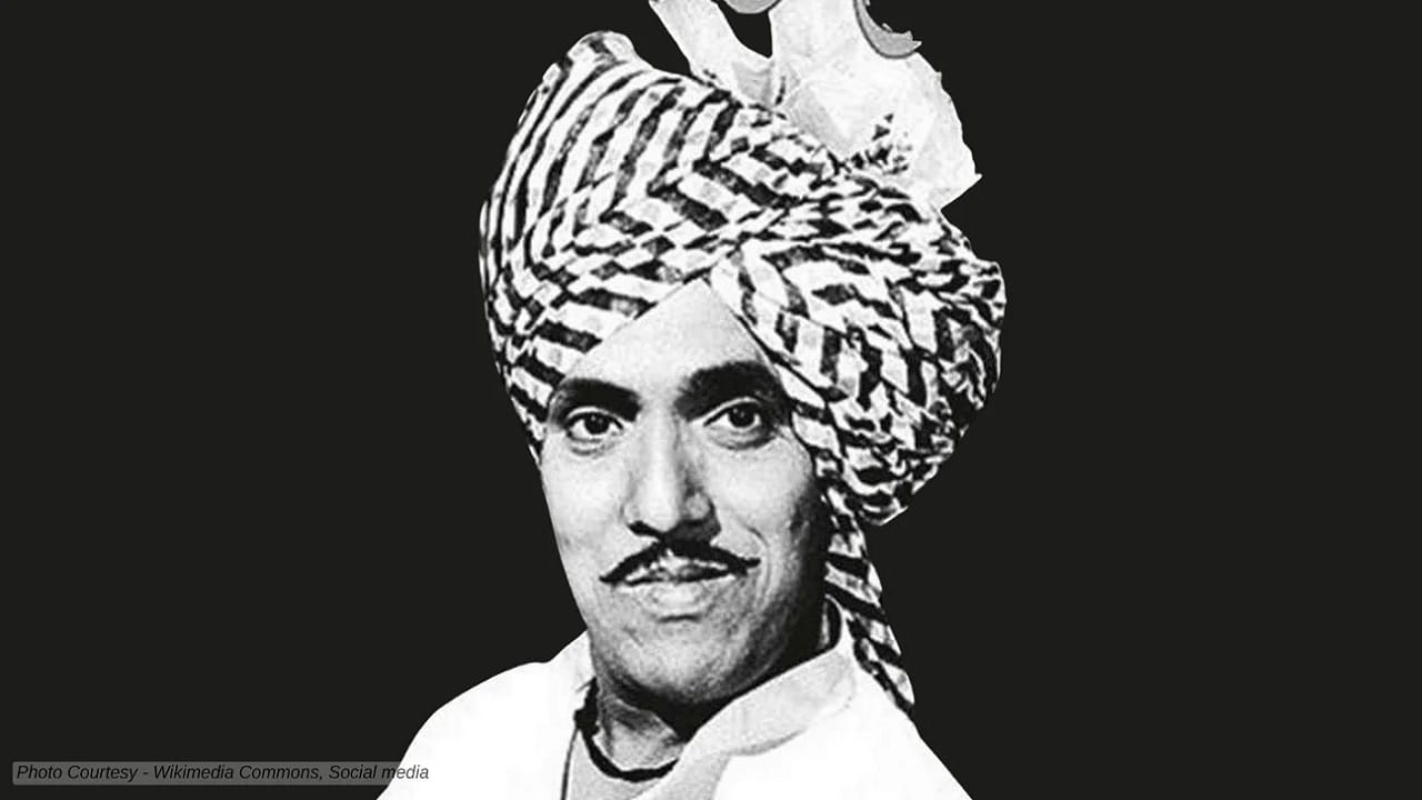 Dada Kondke : शेवटच्या क्षणी कशी होती दादा कोंडके यांची परिस्थिती? प्रसिद्ध लेखिका म्हणतात, '2 तास त्यांच्या प्रेताजवळच...' Dada Kondke : शेवटच्या क्षणी कशी होती दादा कोंडके यांची परिस्थिती? प्रसिद्ध लेखिका म्हणतात, '2 तास त्यांच्या प्रेताजवळच...'