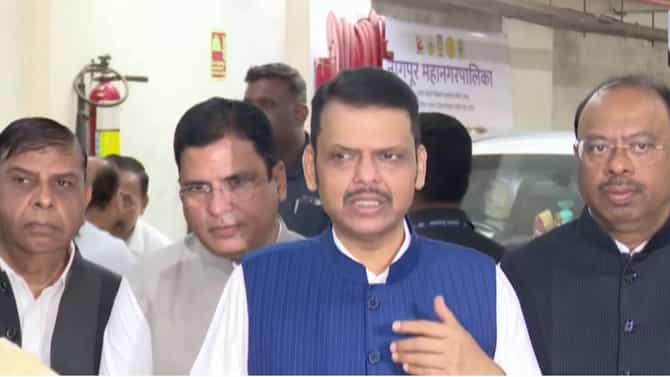 साखर झोपेत आश्रम शाळेतील 3 विद्यार्थिनींचा सर्पदंशाने मृत्यू, देवेंद्र फडणवीस म्हणाले, मी सर्व माहिती..