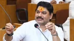 खडाजंगी अन् शेतकऱ्यांना दम दिल्याच्या वादात धनंजय मुंडे संतापले, थेट...
