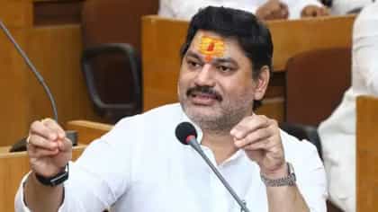 खडाजंगी अन् शेतकऱ्यांना दम दिल्याच्या वादात धनंजय मुंडे संतापले, थेट..