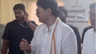 अरे, तुम्ही मला पाणीच… सुनेत्रा पवारांच्या उपस्थित पत्रकारांना अडवण्यापूर्वीचा मुंडेंचा व्हिडीओ तुफान व्हायरल