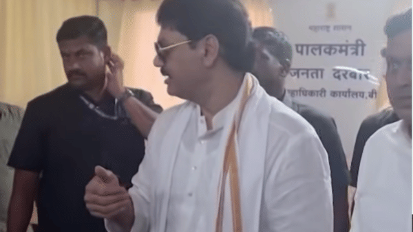 अरे, तुम्ही मला पाणीच… सुनेत्रा पवारांच्या उपस्थित पत्रकारांना अडवण्यापूर्वीचा मुंडेंचा व्हिडीओ तुफान व्हायरल