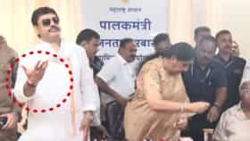 सुनेत्रा पवारांना बोलू न देणं धनंजय मुंडेंना महागात पडलं....