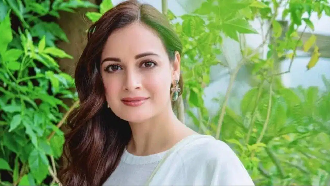 २००१ च्या ‘रहना है तेरे दिल में’ या चित्रपटातून अभिनय क्षेत्रात पदार्पण केल्यानंतर दिया मिर्झाने अनेक चित्रपटांत काम केले आहे. तिचा नुकताच नेटफ्लिक्सवर ‘ऑपरेशन सफेद सागर’ हा सिनेमा प्रदर्शित झाला आहे. या चित्रपटाच्या प्रमोशनदरम्यान दिया मिर्झाने आपल्या सुरुवातीच्या कारकिर्दीबद्दल अनेक गोष्टी सांगितल्या.