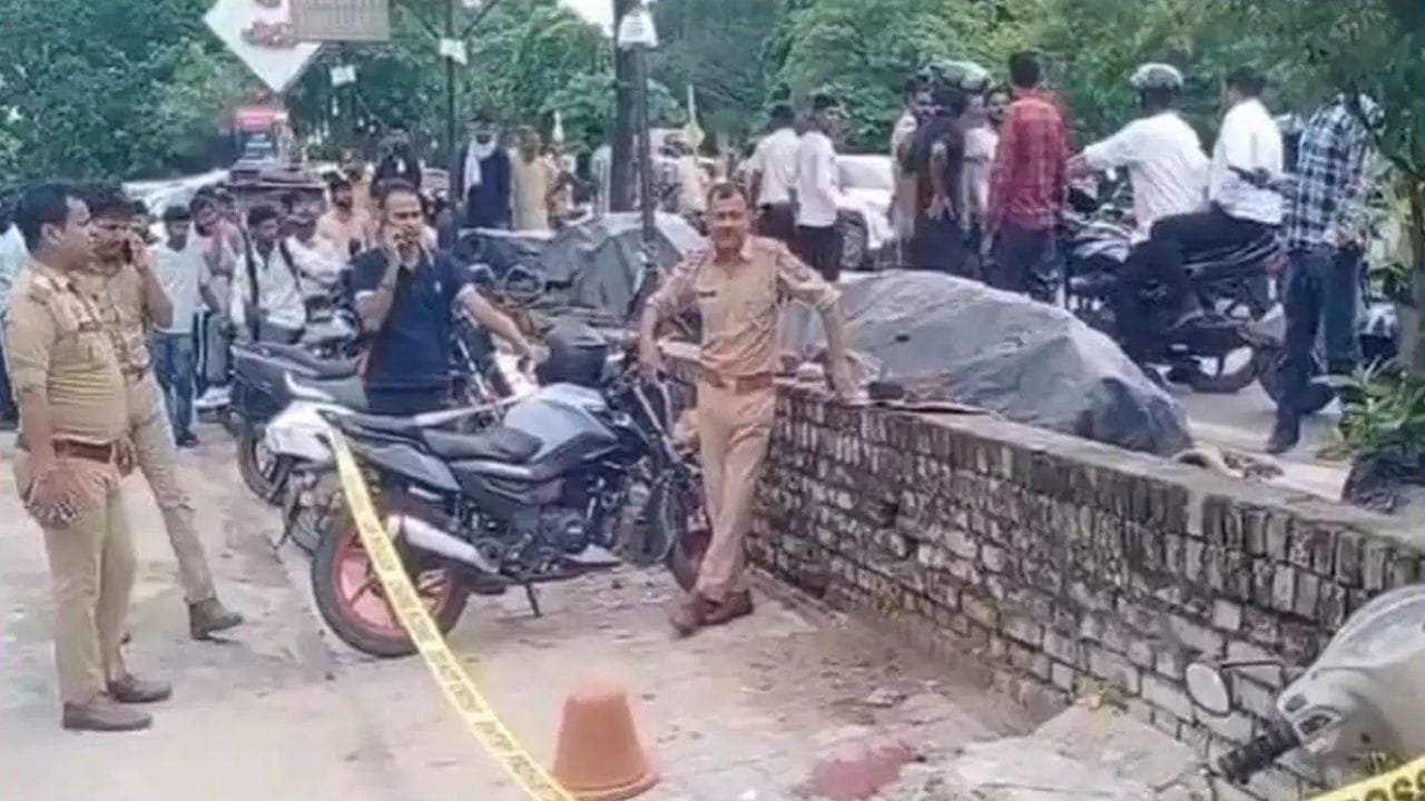 बँक मॅनेजर पत्नीची गोळ्या झाडून हत्या प्रकरणात मोठं ट्विस्ट, मानसने सुहागरात्रीच्या दिवशीच दिव्या यांच्यासमोर ठेवली होती ती विचित्र अट बँक मॅनेजर पत्नीची गोळ्या झाडून हत्या प्रकरणात मोठं ट्विस्ट, मानसने सुहागरात्रीच्या दिवशीच दिव्या यांच्यासमोर ठेवली होती ती विचित्र अट