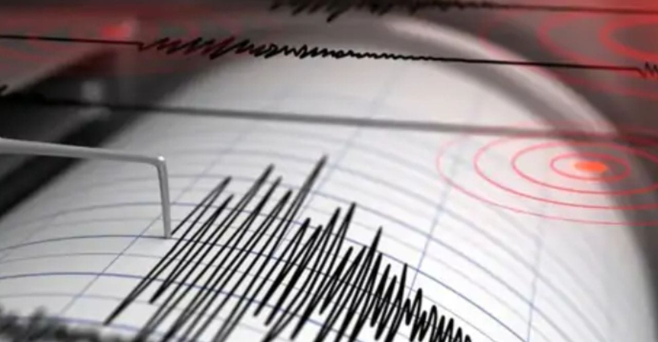 Delhi Earthquake : भल्या पहाटे भूकंप; गाढ झोपेत असताना बसले हादरे, नागरिक भयभीत Delhi Earthquake : भल्या पहाटे भूकंप; गाढ झोपेत असताना बसले हादरे, नागरिक भयभीत