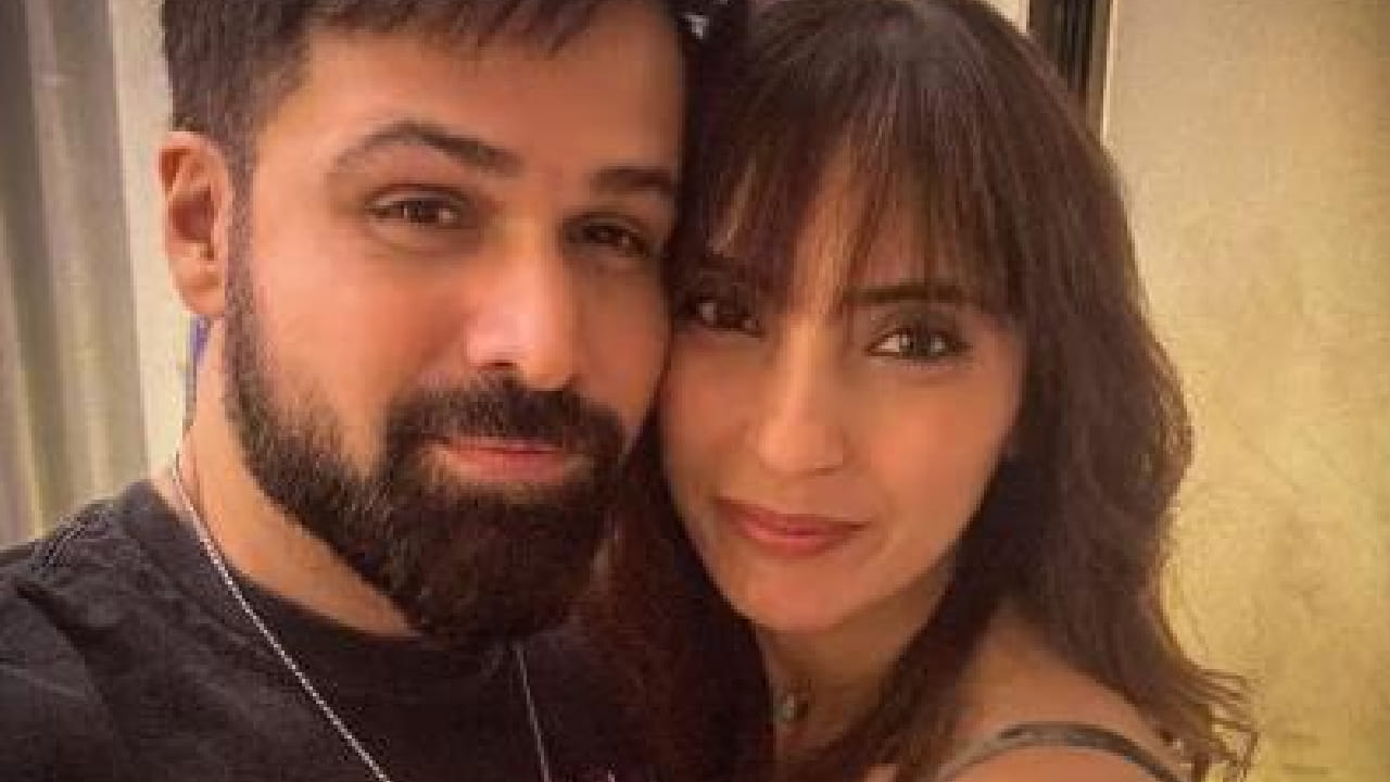 इमराननेही ही मजेशीर ‘डील’ मान्य केली आणि ती पाळत असल्याचे सांगितले. इमरानने 2003 मध्ये ‘फुटपाथ’ या चित्रपटातून बॉलिवूडमध्ये पदार्पण केले. मात्र, त्याआधीपासूनच परवीन त्याच्या आयुष्याचा महत्त्वाचा भाग होती. तब्बल सहा ते सात वर्षे एकमेकांना डेट केल्यानंतर दोघांनी डिसेंबर 2006 मध्ये साध्या पद्धतीने विवाह केला. 