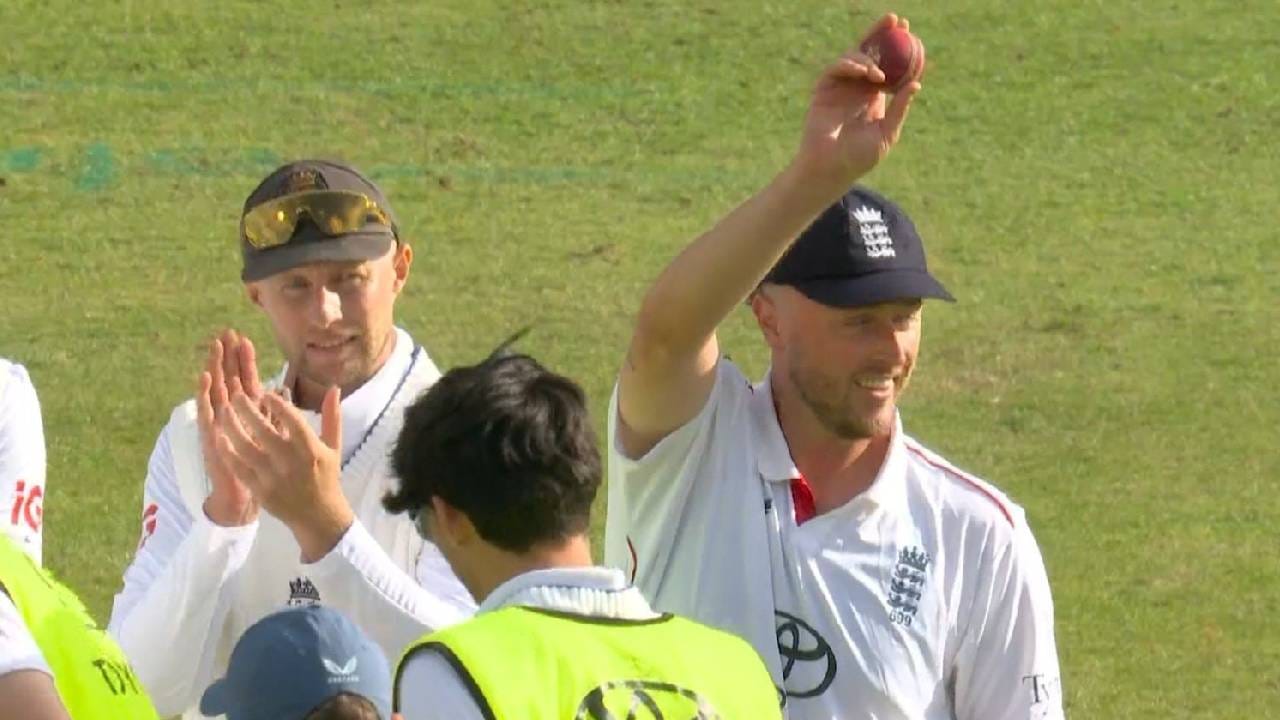 PAK vs ENG Test: पाकिस्तानची इंग्लंडमध्ये नाचक्की, पहिल्या दिवशीच 171 धावांवर खेळ खल्लास! PAK vs ENG Test: पाकिस्तानची इंग्लंडमध्ये नाचक्की, पहिल्या दिवशीच 171 धावांवर खेळ खल्लास!