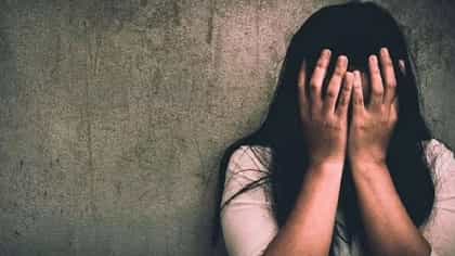 16 वर्षीय नातीसोबत आजोबांचं घाणेरडं कृत्य, आईच्या निधनानंतर....