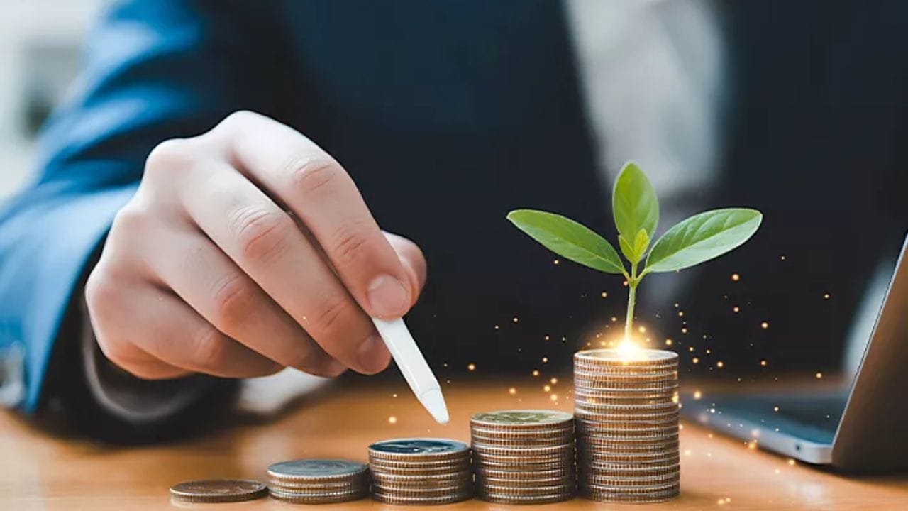 पहिला पगार होताच कुठे लावावा पैसा ? FD, RD वा SIP बेस्ट काय ? पहिला पगार होताच कुठे लावावा पैसा ? FD, RD वा SIP बेस्ट काय ?
