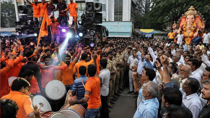 यंदा गणेशोत्सवात डीजे वाजवता येणार की नाही? नवे नियम काय? मुख्यमंत्री फडणवीस म्हणाले... यंदा गणेशोत्सवात डीजे वाजवता येणार की नाही? नवे नियम काय? मुख्यमंत्री फडणवीस म्हणाले...