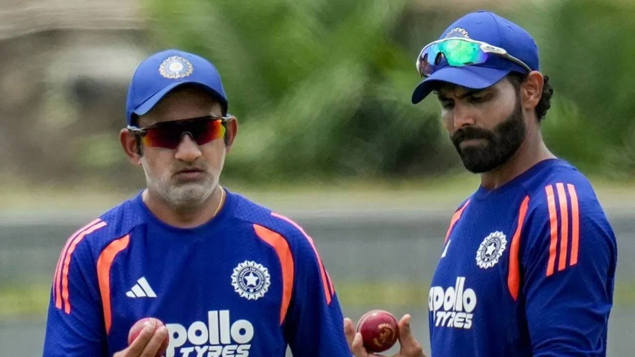 टीम इंडियाकडे कोलंबो कसोटी सामना जिंकून किंवा ड्रॉ करून मालिका जिंकण्याची संधी आहे. जर असं झालं तर विदेशी भूमीवर गौतम गंभीरच्या कार्यकाळात भारताचा पहिला कसोटी विजय असेल. (Photo: PTI)