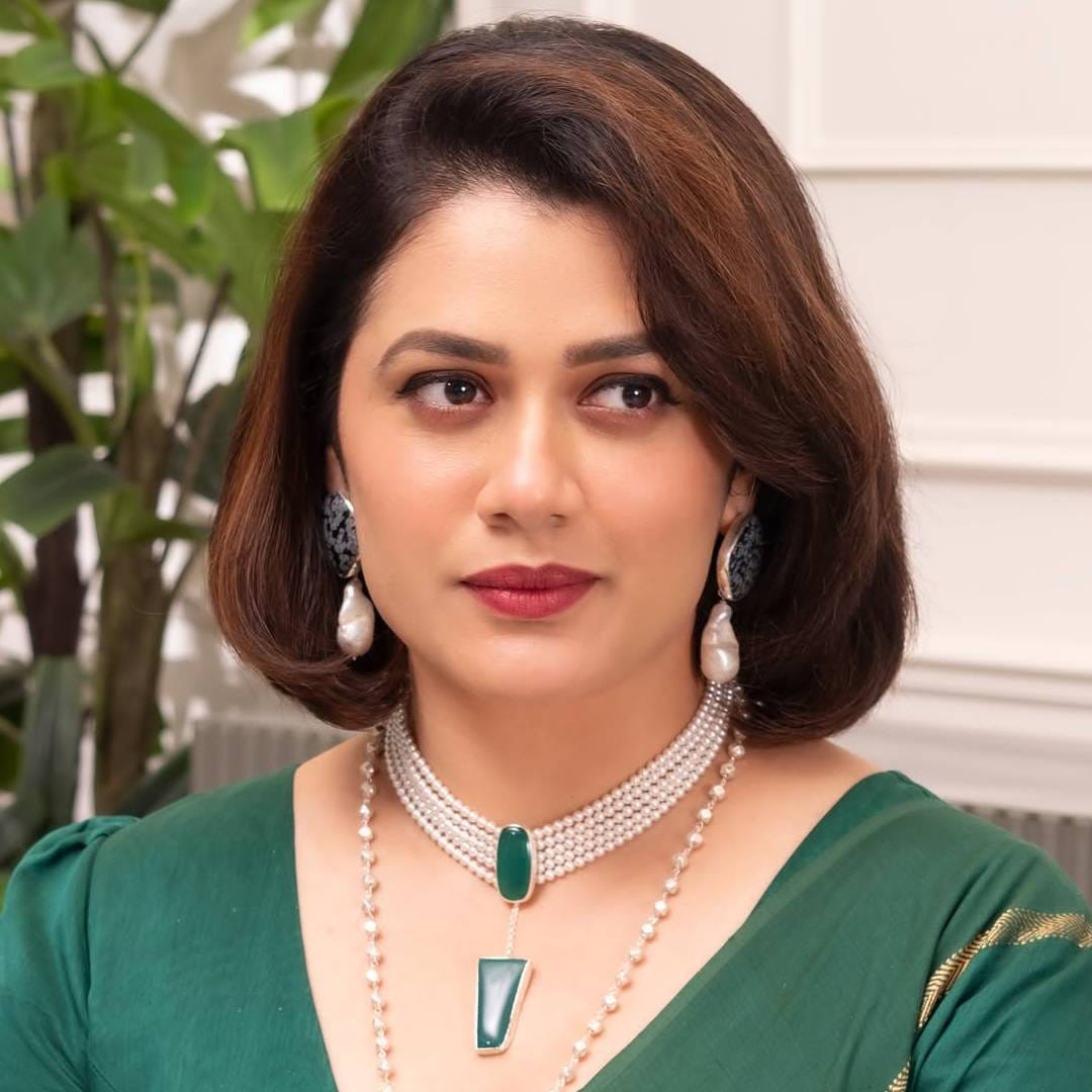 गिरीजा ओकने मराठी रंगभूमी, मालिका आणि चित्रपटांमध्ये आपल्या अभिनयाची वेगळी छाप निर्माण केली आहे. विविध धाटणीच्या भूमिका साकारताना तिने स्वतःची स्वतंत्र ओळख निर्माण केली.