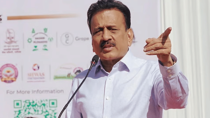 मोठी खळबळ! कुंभमेळा घोटाळ्यात मत्री गिरीश महाजनांच्या 2 नातलगांना अटक, नेमकं काय घडलं? मोठी खळबळ! कुंभमेळा घोटाळ्यात मत्री गिरीश महाजनांच्या 2 नातलगांना अटक, नेमकं काय घडलं?