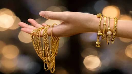 Gold Price Today : सराफा बाजारात मोठी घडामोड, ऑगस्टच्या पहिल्या दिवशी सोन्याचे भाव वाढले की कमी ? 10 ग्रॅम सोन्याची किंमत किती ?