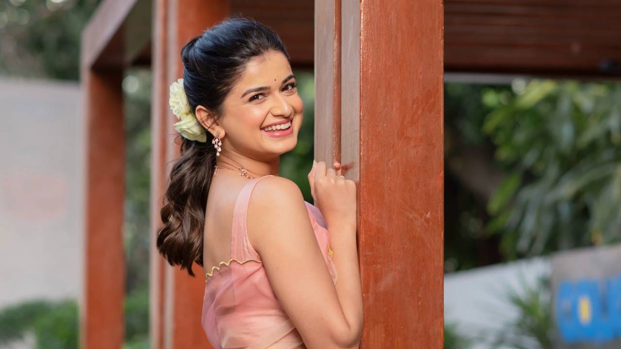 नुकतेच तिने तिचे नवीन साडीमधील सुंदर फोटो तिच्या इन्स्टाग्रामवर पोस्ट केले आहेत. हे फोटो काही क्षणातच सोशल मीडियावर प्रचंड व्हायरल झाले आहेत.