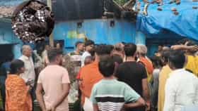पावसाने 200 वर्षे जुने घर पडले, भिंतीतून गुप्तधनाची अक्षरश: बरसात.