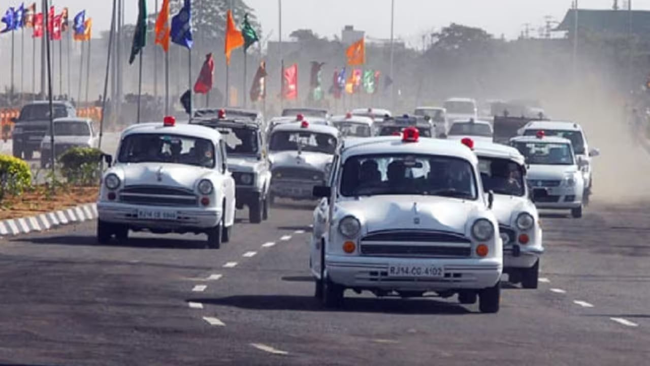 परवानगी न घेता परदेश प्रवास केल्यास तो सेवा नियमांचे उल्लंघन मानला जाऊ शकतो. अशा परिस्थितीत संबंधित अधिकाऱ्यावर शिस्तभंगाची कारवाई होण्याची शक्यता असते. त्यामुळे IAS अधिकाऱ्यांना परदेशात जाण्यास बंदी नसली, तरी निर्धारित नियमांचे काटेकोर पालन करणे बंधनकारक असते.