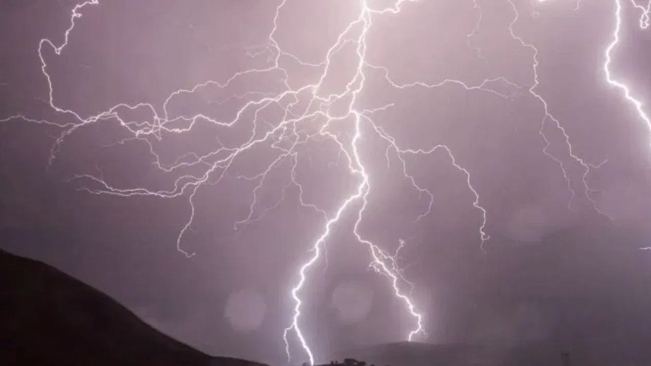 17 राज्यांना मुसळधार पावसाचा हाय अलर्ट, महाराष्ट्रात पाऊस ओसरला