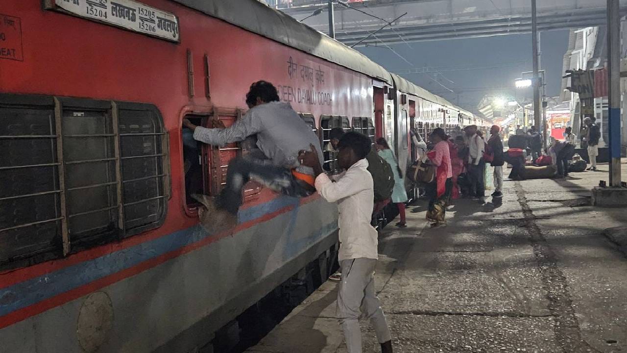 जून 2023 मध्ये प्लॅटफॉर्म क्रमांकांची पुनर्रचना करण्यात आली. त्यानंतर पूर्वीचा प्लॅटफॉर्म क्रमांक 2 हा प्लॅटफॉर्म क्रमांक 1 करण्यात आला. त्यामुळे आता बरौनी जंक्शनवर प्लॅटफॉर्म क्रमांक 1 अस्तित्वात आहे.