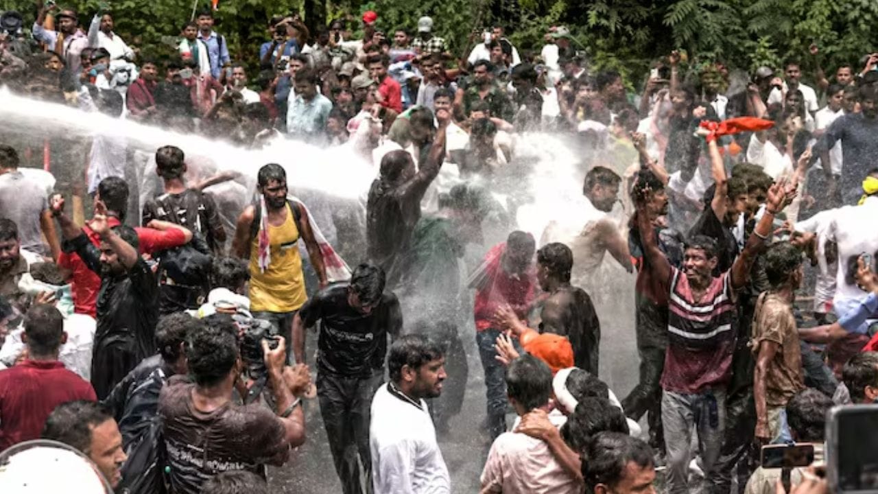 झारखंडमध्ये विद्यार्थ्यांचा विधानसभेला घेराव, CJP कडून प्रतिसाद नाहीच, मोठे नेत्यांनीही.. झारखंडमध्ये विद्यार्थ्यांचा विधानसभेला घेराव, CJP कडून प्रतिसाद नाहीच, मोठे नेत्यांनीही..