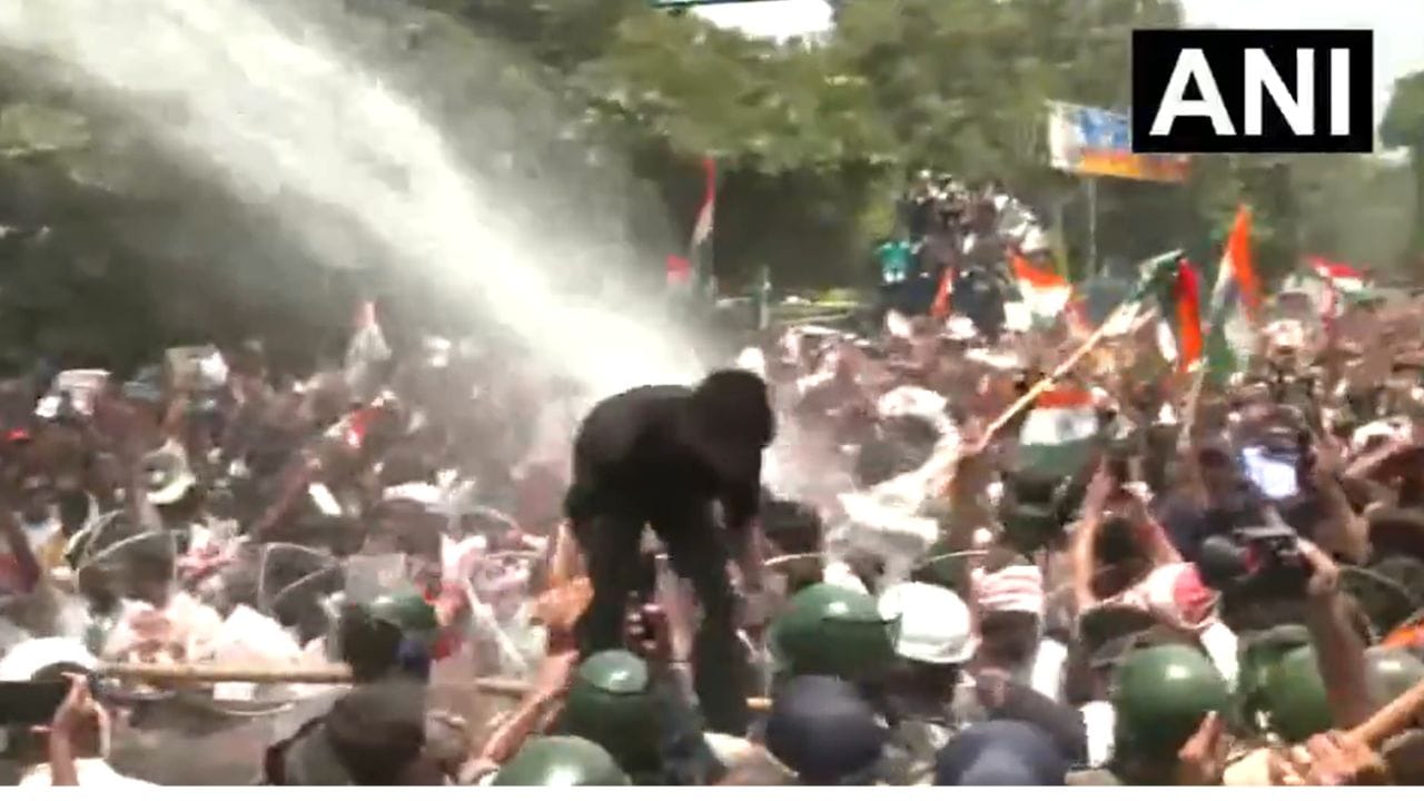 Jharkhand protest : जे दिल्लीत घडलं तेच झारखंडमध्ये? हजारो विद्यार्थ्यांची विधानसभेकडे कूच, पाण्याचा मारा; पोलिसांचा मोठा बंदोबस्त Jharkhand protest : जे दिल्लीत घडलं तेच झारखंडमध्ये? हजारो विद्यार्थ्यांची विधानसभेकडे कूच, पाण्याचा मारा; पोलिसांचा मोठा बंदोबस्त