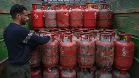 सर्वसामान्यांचा खिसा रिकामा होणार, LPG सिलेंडरवर सरकार कर लावणार?.