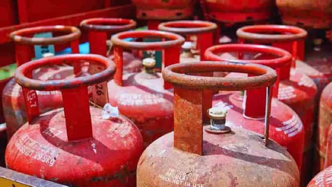 LPG e-KYC Last Date : 16 ऑगस्टची Deadline चुकली? आता LPG ग्राहकांनी काय करावं?