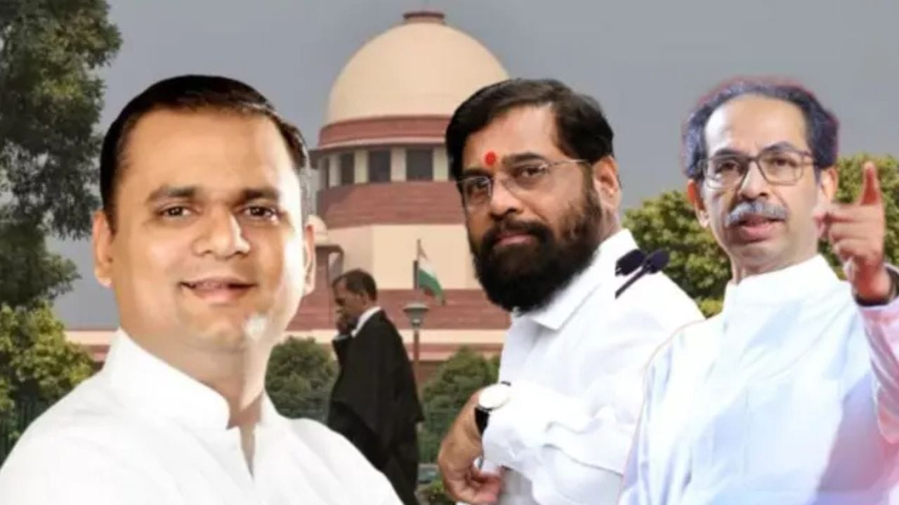 कपिल सिब्बल यांनी म्हटले की, एकनाथ शिंदे यांच्या बंडाने शिवसेनेत दोन गट पडले. त्यावेळी निवडणूक आयोगाने पक्ष आणि चिन्ह थेट शिंदेंना दिले.