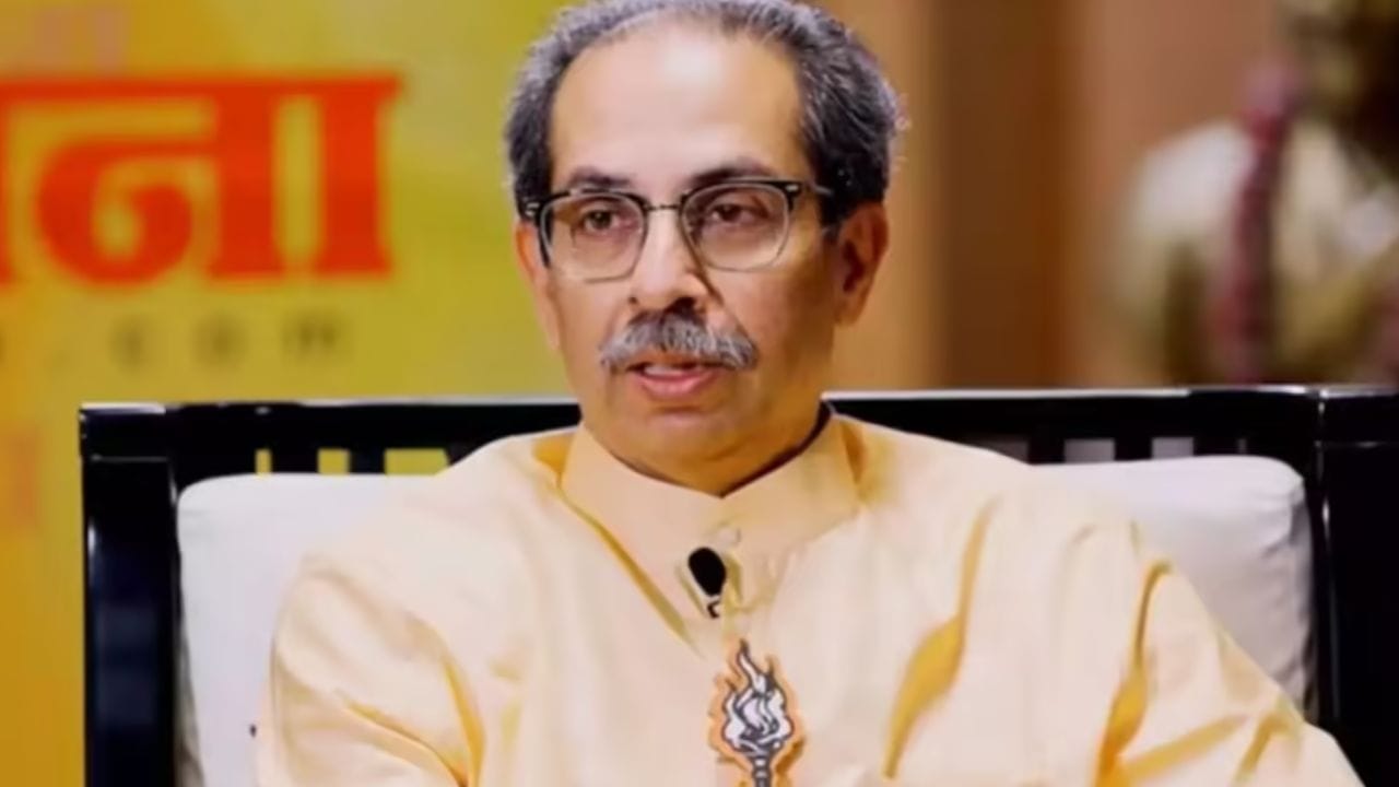 सलग पाचव्या दिवशी ठाकरे गटाकडून कोर्टात सिब्बल यांनी युक्तीवाद केला. निवडणूक आयोगाचा निर्णय कसा चुकीचा होता, हे कोर्टात सांगताना कपिल सिब्बल दिसले.