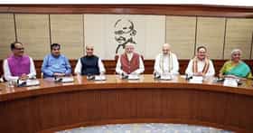 PM मोदींच्या कॅबिनेटमध्ये मोठा फेरबदल होणार; कोणाला मिळणार मंत्रिमंडळात संधी?
