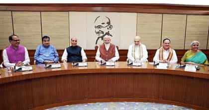PM मोदींच्या कॅबिनेटमध्ये मोठा फेरबदल होणार; कोणाला मिळणार संधी?.