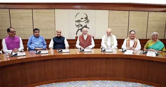 PM मोदींच्या कॅबिनेटमध्ये मोठा फेरबदल होणार; कोणाला मिळणार मंत्रिमंडळात संधी?