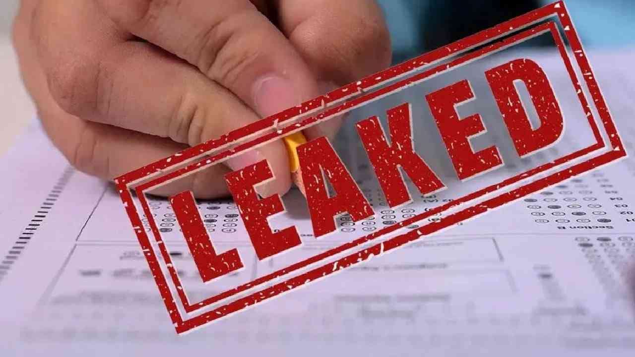 MPSC Paper Leak : लव्ह स्टोरीमुळे फुटला MPSC चा पेपर, तपासातून धक्कादायक माहिती समोर MPSC Paper Leak : लव्ह स्टोरीमुळे फुटला MPSC चा पेपर, तपासातून धक्कादायक माहिती समोर