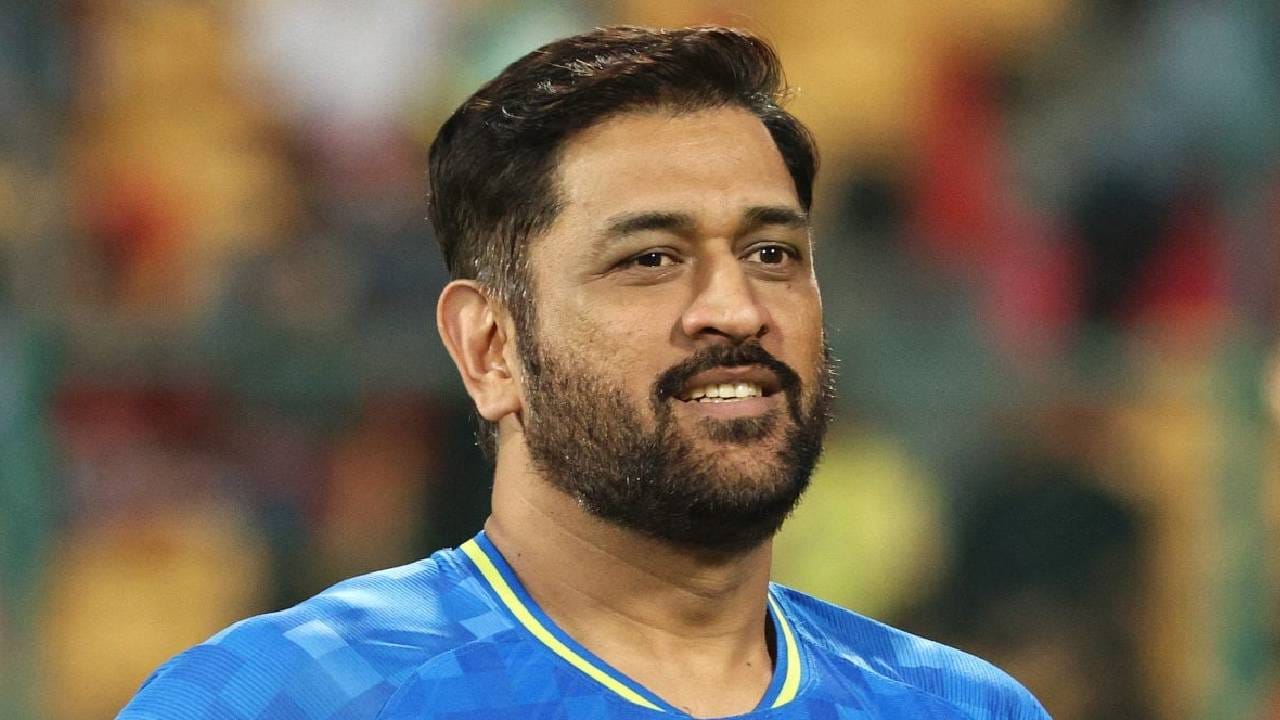 याशिवाय 2026 पासून लागू असलेल्या मॅच फी नुसार खेळलेल्या सामन्यांमधून त्याला अतिरिक्त कमाई होऊ शकते. धोनीच्या उत्पन्नाचा सर्वात मोठा हिस्सा ब्रँड एंडोर्समेंट आणि जाहिरातींमधून येतो. 2026 मधील विविध मीडिया रिपोर्ट्सनुसार त्याची वार्षिक कमाई 75 कोटी रुपयांपेक्षा जास्त असल्याचं सांगितलं जातं.