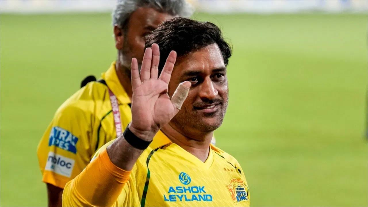 महेंद्रसिंह धोनीच्या नेतृत्वात चेन्नई सुपर किंग्सने एक दोन नाही तर पाचवेळा जेतेपद मिळवलं आहे. 2008 पासून धोनीने संघाचं नेतृत्व केलं होतं. (PC-PTI)