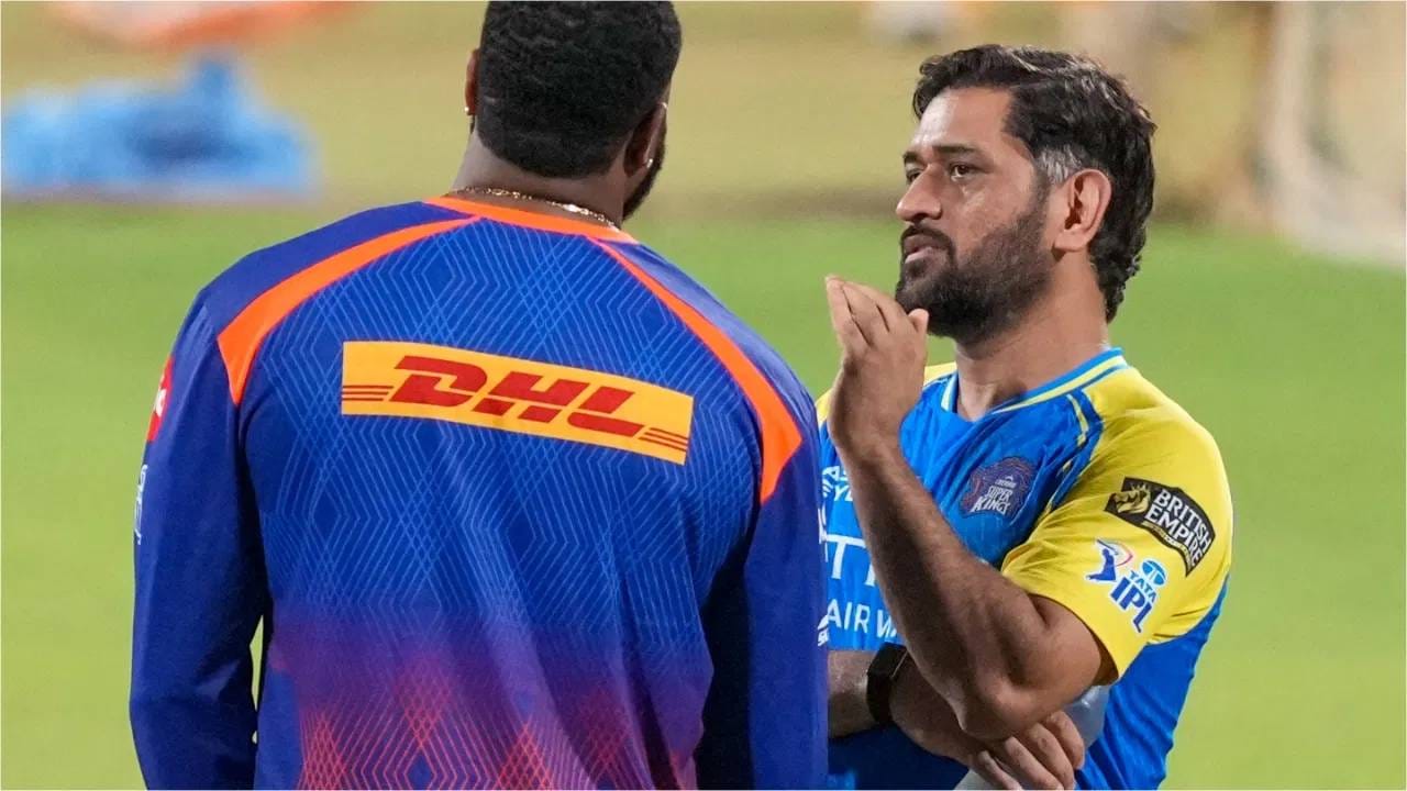 रिपोर्टनुसार, महेंद्रसिंह धोनी चेन्नई सुपर किंग्समध्ये भागीदारी घेऊ इच्छित आहे. त्याने चेन्नईच्या व्यवस्थापनासमोर 25 टक्के भागीदारीची मागणी केली. पण चेन्नई सुपर किंग्सने फक्त तीन टक्के भागीदारी देण्याचं मान्य केलं. (PC-PTI)
