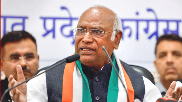 काँग्रेस नेते मल्लिकार्जुन खर्गे यांचे पंतप्रधानांना पत्र; डिलिमिटेशनबाबत मोठी अपडेट समोर काँग्रेस नेते मल्लिकार्जुन खर्गे यांचे पंतप्रधानांना पत्र; डिलिमिटेशनबाबत मोठी अपडेट समोर