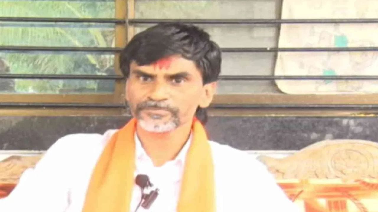 सध्या शिंदे, फडणवीस यांची गोची झालीये, आणि ते सांगतात.., नेमकं काय म्हणाले जरांगे? सध्या शिंदे, फडणवीस यांची गोची झालीये, आणि ते सांगतात.., नेमकं काय म्हणाले जरांगे?