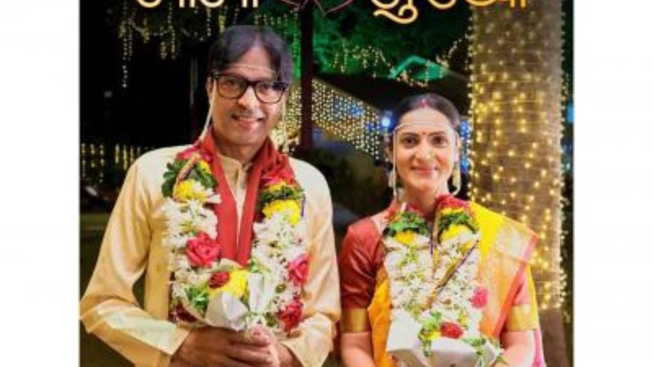 या चित्रपटाच्या टीमने रिचा आणि अंकुशचा एक खास फोटो सोशल मीडियावर शेअर केला आहे. या फोटोत दोघेही वर-वधूच्या वेशात दिसत असून त्यांचा हा लूक पाहून चाहत्यांना सुखद धक्का बसला आहे. त्यामुळे चित्रपटात दोघांचं लग्न झाल्याचं पाहायला मिळणार असल्याची चर्चा सुरू झाली आहे.