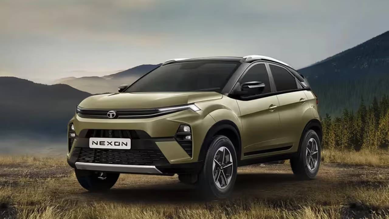 टाटा नेक्सॉनची सुरुवातीची किंमत 7.39 लाख रुपये (एक्स-शोरूम) आहे. ही SUV 1.2-लिटर टर्बो-पेट्रोल आणि 1.5-लिटर डिझेल इंजिन पर्यायांसह उपलब्ध आहे. नेक्सॉनला 5-स्टार सेफ्टी रेटिंग मिळाल्याने सुरक्षिततेला प्राधान्य देणाऱ्या ग्राहकांसाठी हा महत्त्वाचा पर्याय आहे.