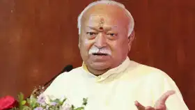 न्यूयॉर्कच्या टाइम्स स्क्वेअरवर झळकले मोहन भागवत यांचे फोटो, थोड्याच वेळात मॅडिसन स्क्वेअर गार्डनमध्ये संबोधन