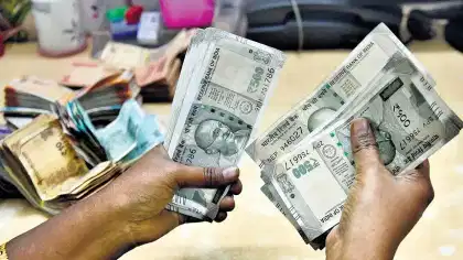 दर महिन्याला पगार येतो, पण पैसे पुरत नाहीत? 80-20 चा नियम फायदेशीर.